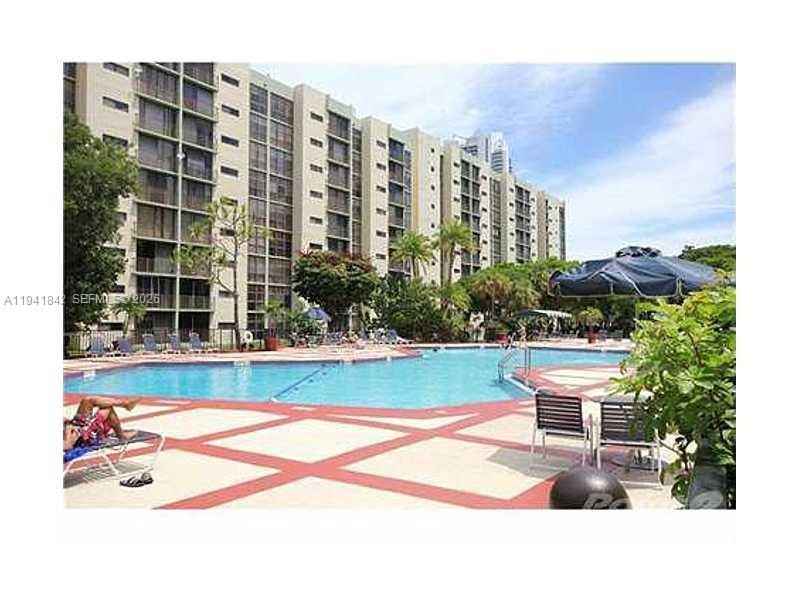 For Sale: $189,000 (1 beds, 1 baths, 767 Square Feet)