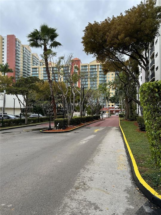 For Sale: $189,000 (1 beds, 1 baths, 767 Square Feet)