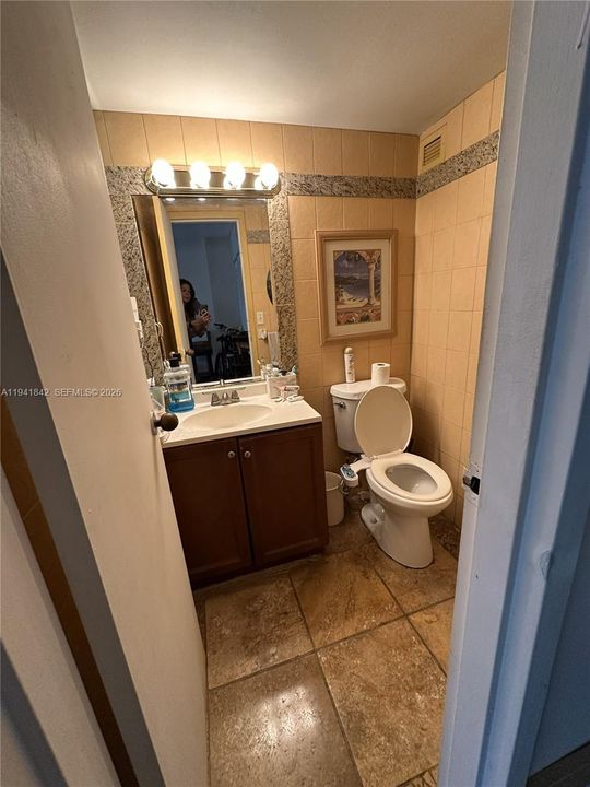 For Sale: $189,000 (1 beds, 1 baths, 767 Square Feet)