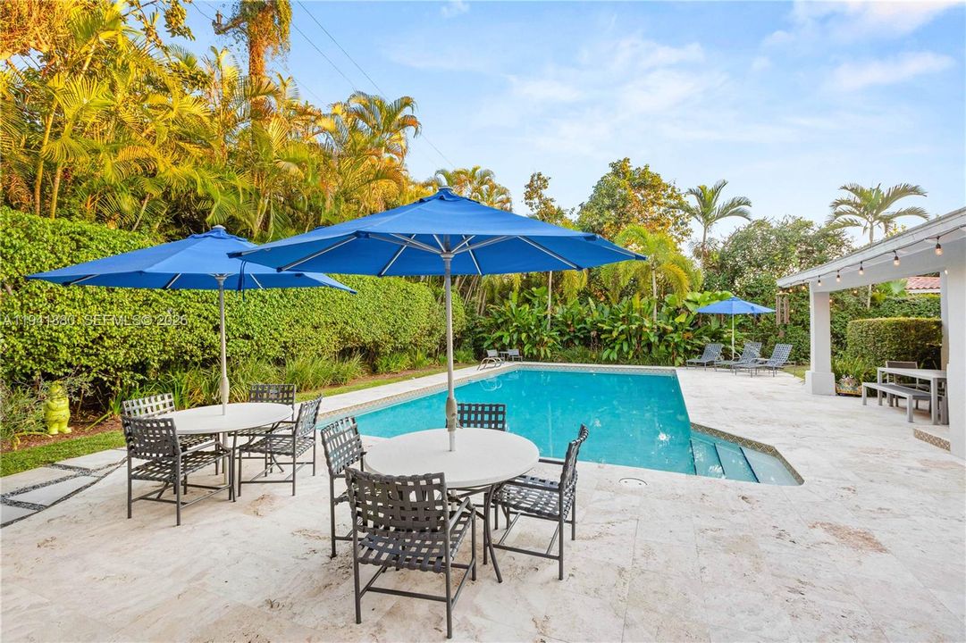 Recently Sold: $3,448,000 (4 beds, 4 baths, 3076 Square Feet)