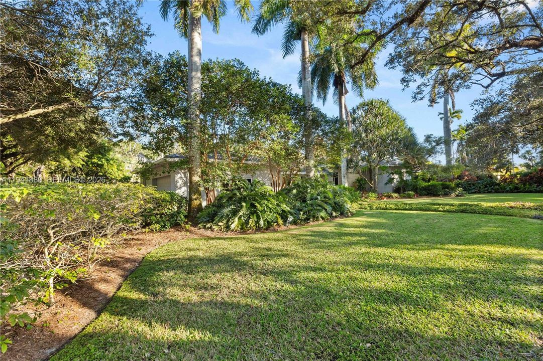 Recently Sold: $3,448,000 (4 beds, 4 baths, 3076 Square Feet)