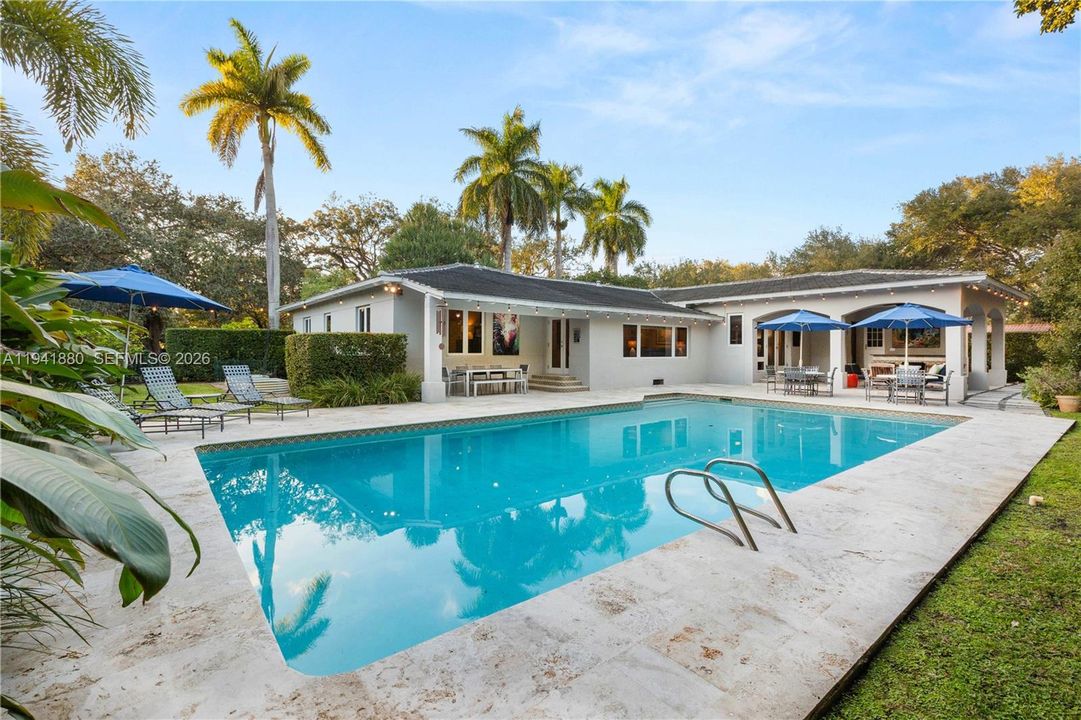 Recently Sold: $3,448,000 (4 beds, 4 baths, 3076 Square Feet)