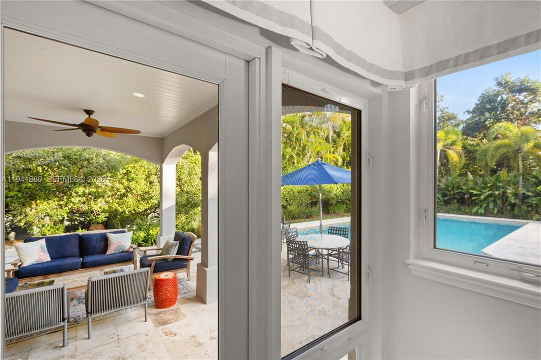 Recently Sold: $3,448,000 (4 beds, 4 baths, 3076 Square Feet)