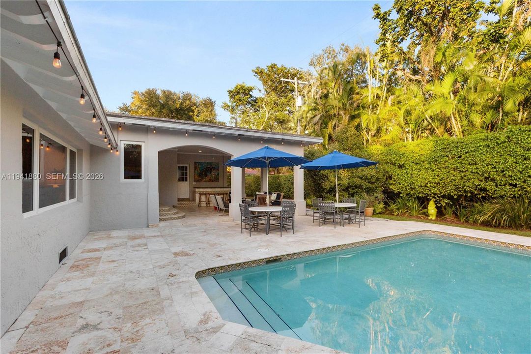 Recently Sold: $3,448,000 (4 beds, 4 baths, 3076 Square Feet)