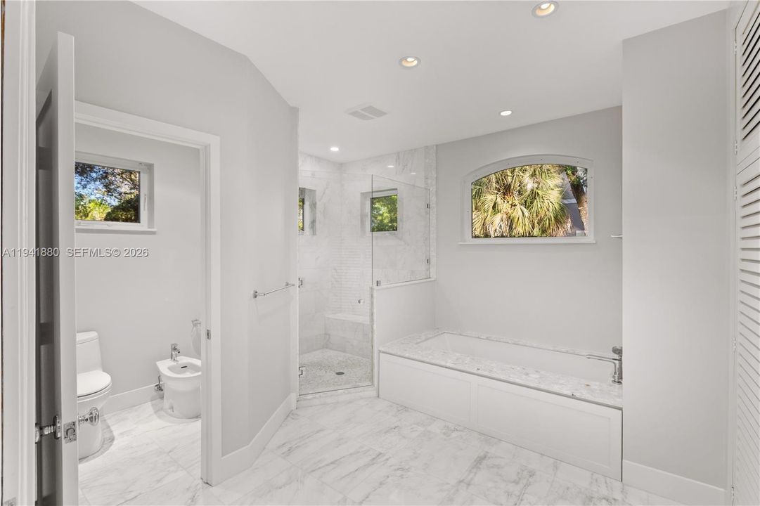 Recently Sold: $3,448,000 (4 beds, 4 baths, 3076 Square Feet)