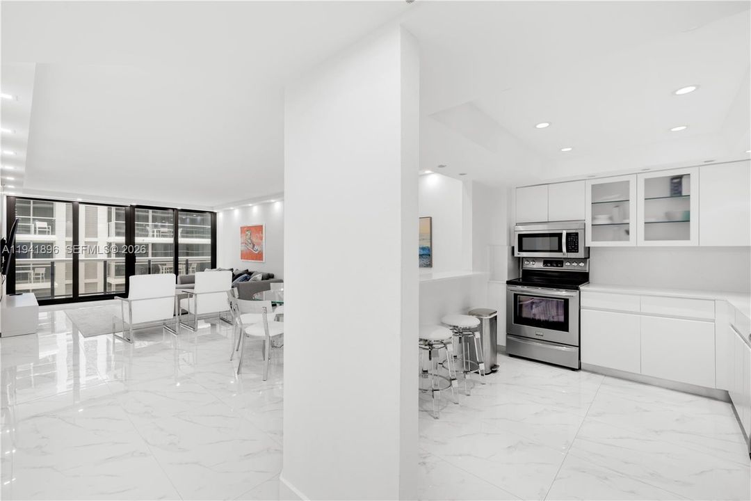 For Sale: $1,450,000 (2 beds, 3 baths, 1510 Square Feet)