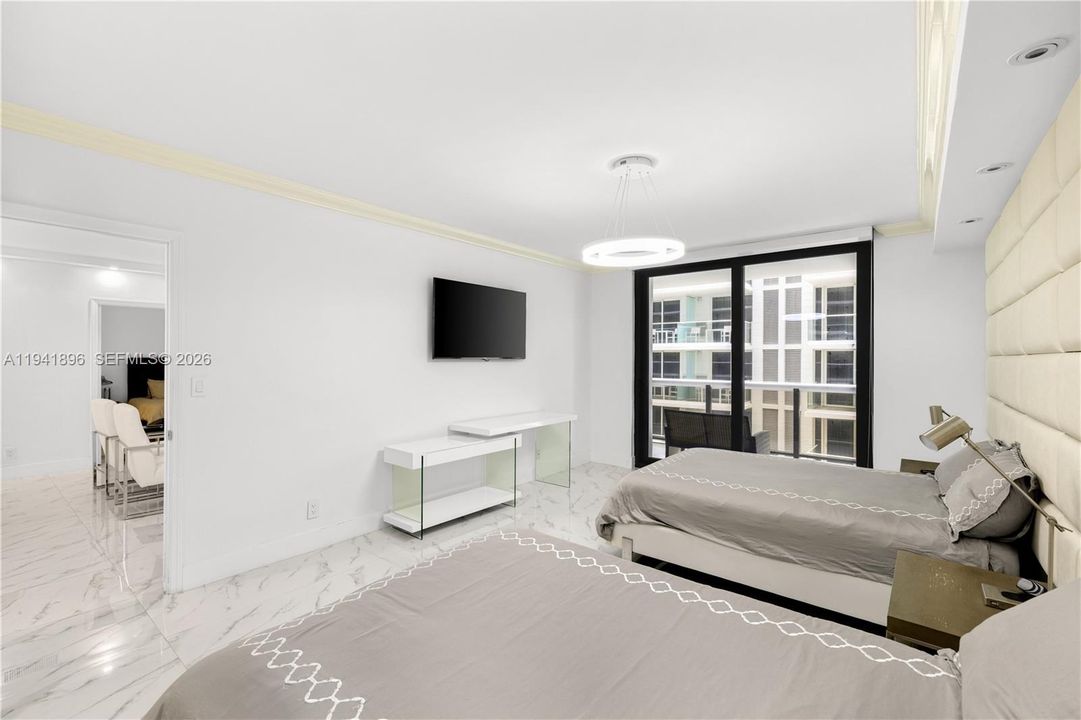 For Sale: $1,450,000 (2 beds, 3 baths, 1510 Square Feet)