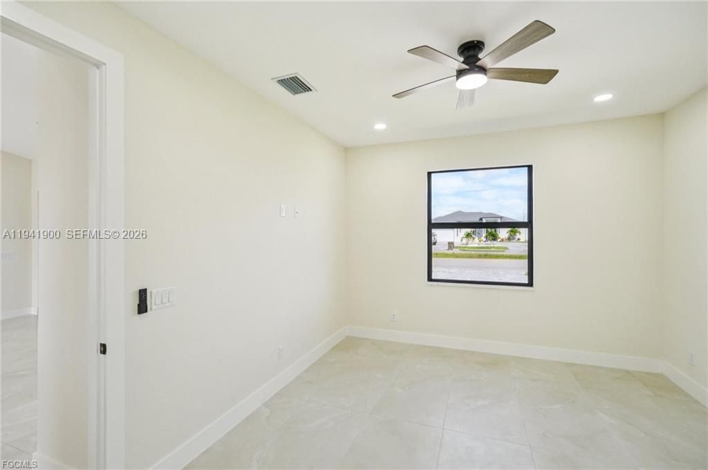 Recently Sold: $389,900 (3 beds, 2 baths, 1342 Square Feet)