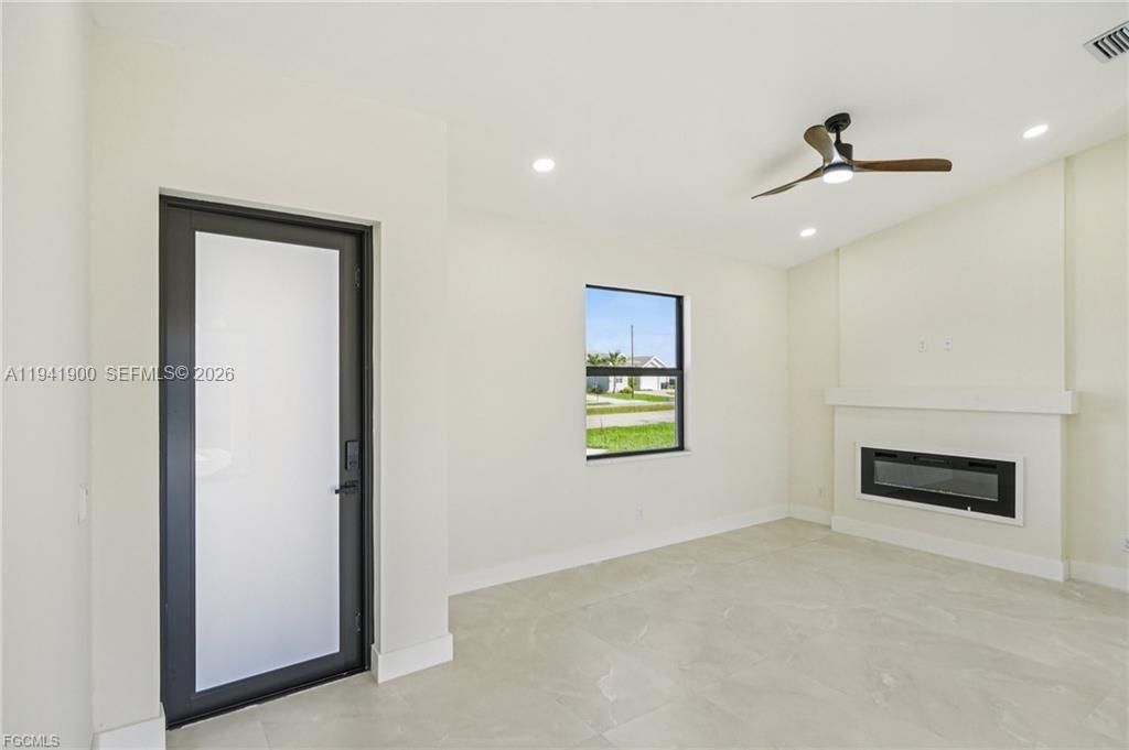 Recently Sold: $389,900 (3 beds, 2 baths, 1342 Square Feet)