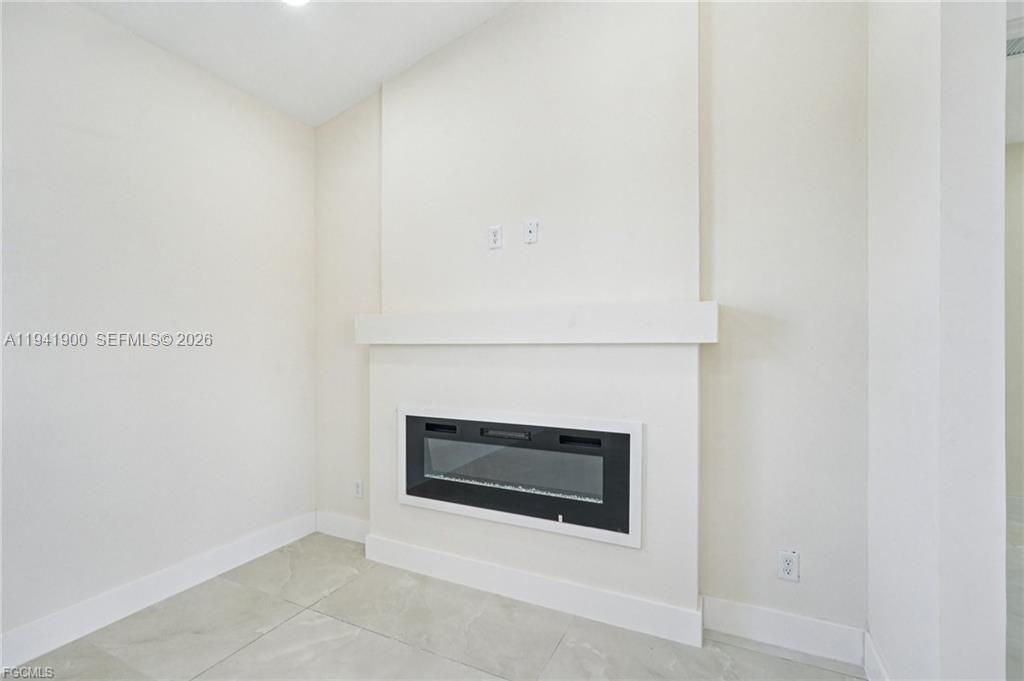 Recently Sold: $389,900 (3 beds, 2 baths, 1342 Square Feet)
