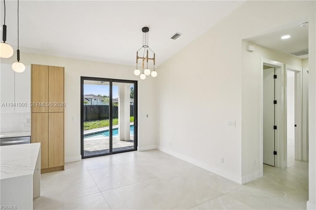 Recently Sold: $389,900 (3 beds, 2 baths, 1342 Square Feet)