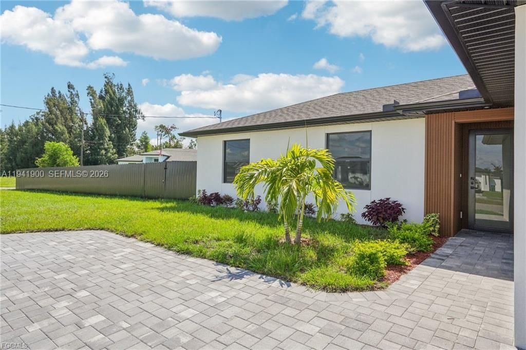 Recently Sold: $389,900 (3 beds, 2 baths, 1342 Square Feet)