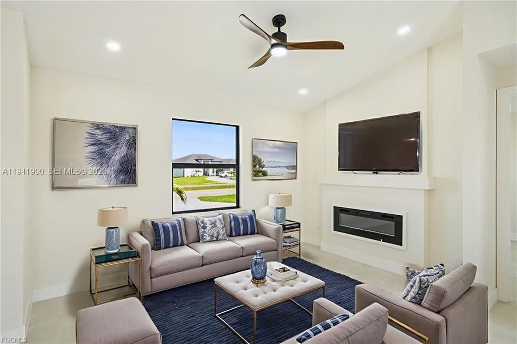 Recently Sold: $389,900 (3 beds, 2 baths, 1342 Square Feet)
