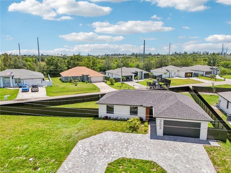 Recently Sold: $389,900 (3 beds, 2 baths, 1342 Square Feet)