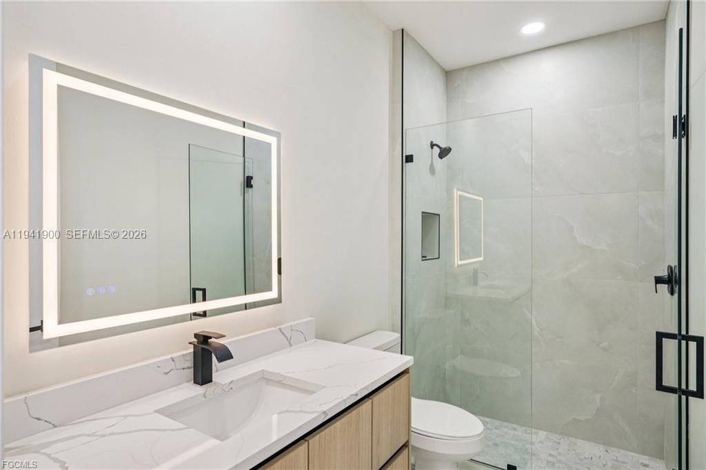 Recently Sold: $389,900 (3 beds, 2 baths, 1342 Square Feet)