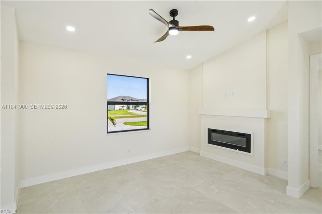 Recently Sold: $389,900 (3 beds, 2 baths, 1342 Square Feet)