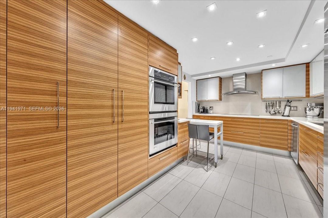 На продажу: $1,185,000 (2 спален, 2 ванн, 1672 Квадратных фут)