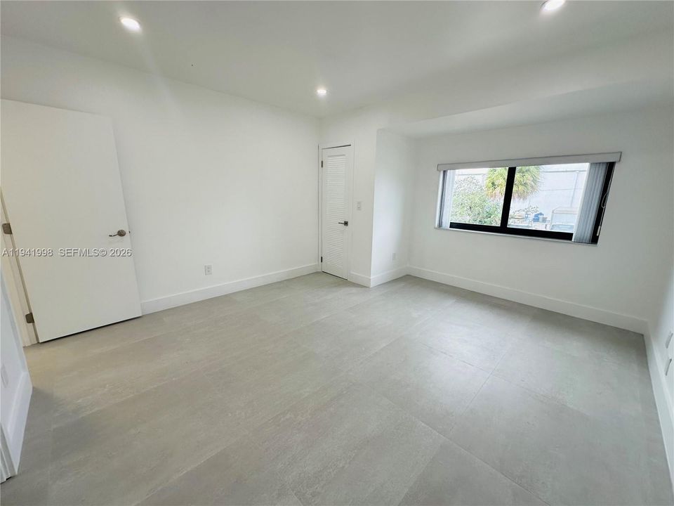 For Sale: $499,000 (2 beds, 1 baths, 1250 Square Feet)