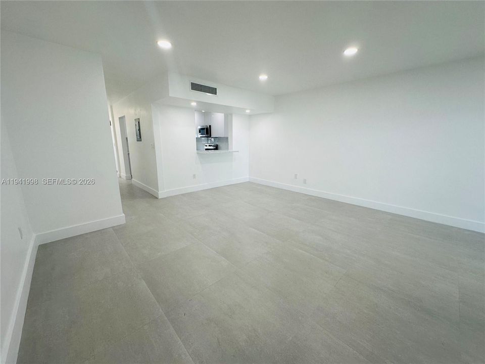 For Sale: $499,000 (2 beds, 1 baths, 1250 Square Feet)