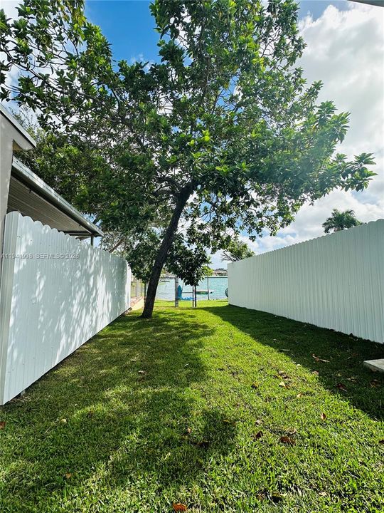 For Sale: $499,000 (2 beds, 1 baths, 1250 Square Feet)