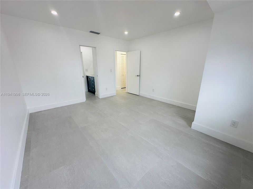 For Sale: $499,000 (2 beds, 1 baths, 1250 Square Feet)