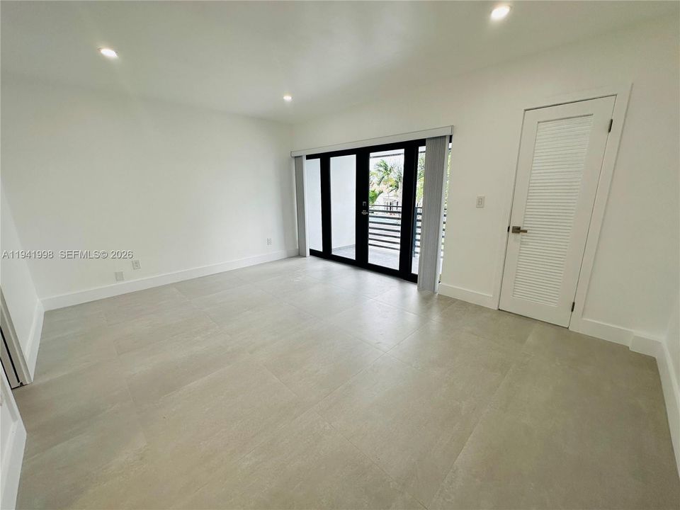 For Sale: $499,000 (2 beds, 1 baths, 1250 Square Feet)