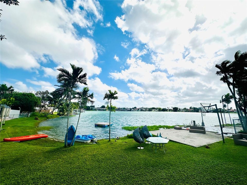 For Sale: $499,000 (2 beds, 1 baths, 1250 Square Feet)
