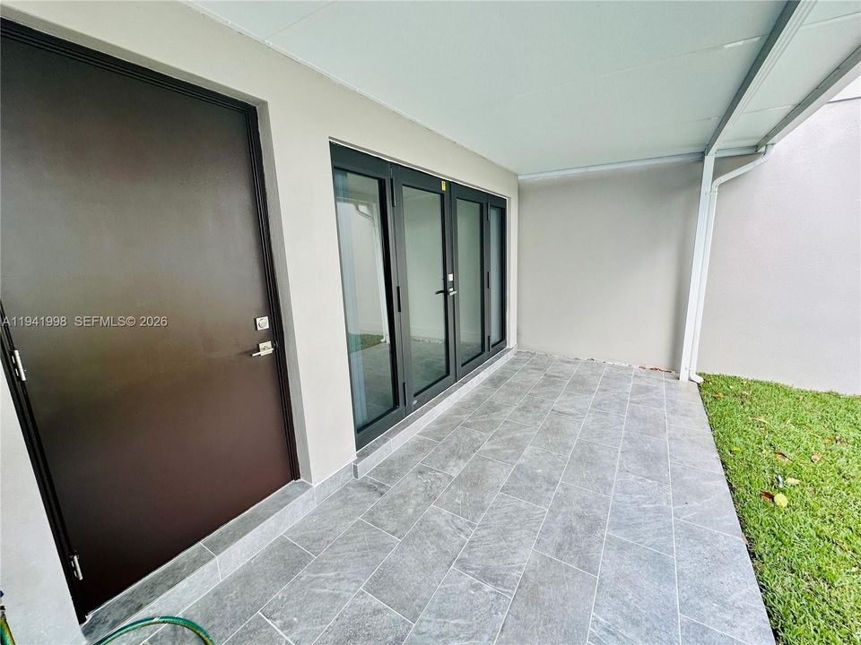 For Sale: $499,000 (2 beds, 1 baths, 1250 Square Feet)