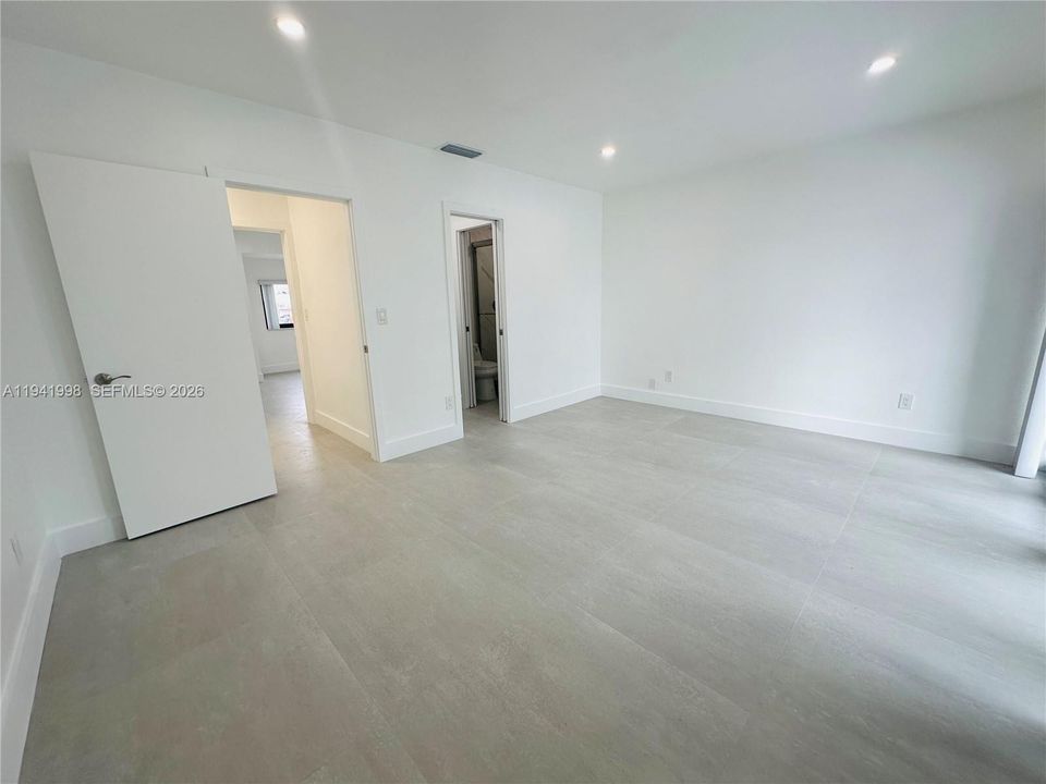 For Sale: $499,000 (2 beds, 1 baths, 1250 Square Feet)