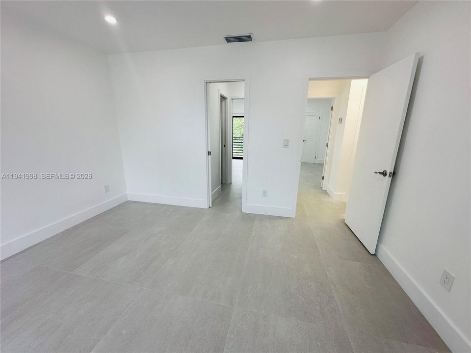 For Sale: $499,000 (2 beds, 1 baths, 1250 Square Feet)