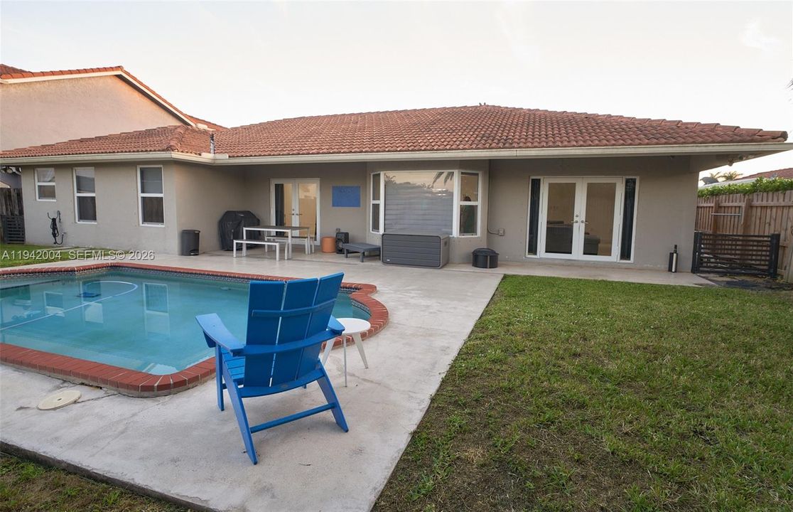 Recientemente alquilado: $3,990 (4 camas, 2 baños, 2171 Pies cuadrados)