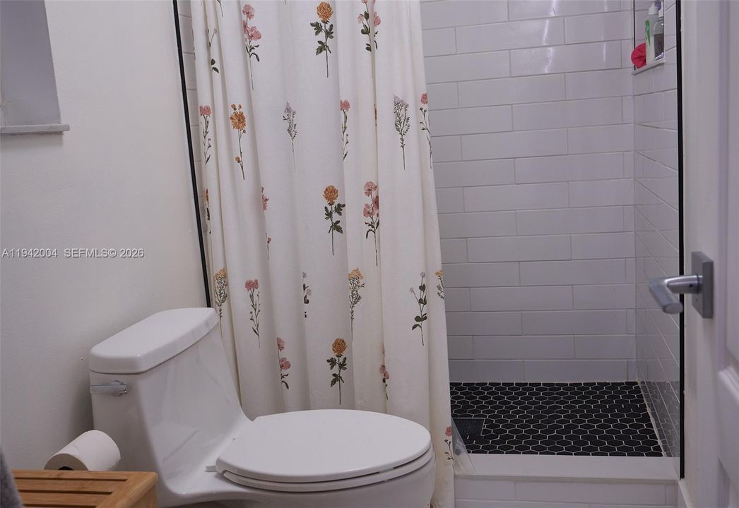 Recientemente alquilado: $3,990 (4 camas, 2 baños, 2171 Pies cuadrados)