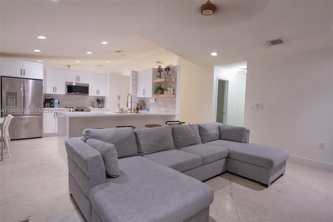 Recientemente alquilado: $3,990 (4 camas, 2 baños, 2171 Pies cuadrados)