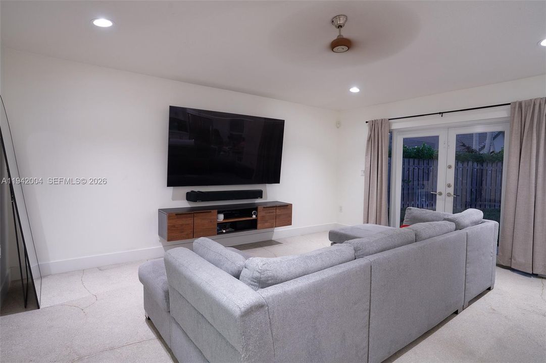 Recientemente alquilado: $3,990 (4 camas, 2 baños, 2171 Pies cuadrados)