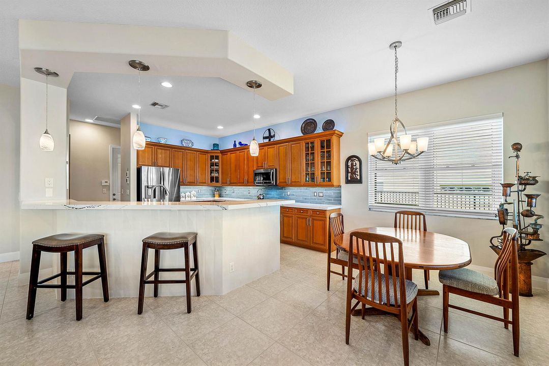 Kitchen & Breakfast