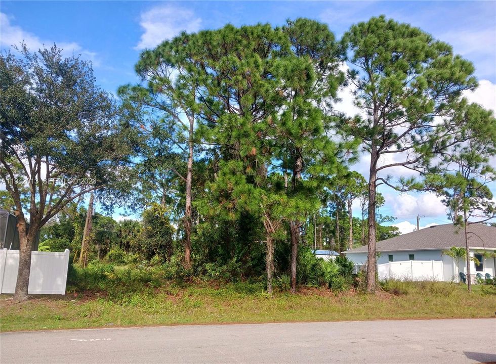 На продажу: $45,000 (0.24 acres)