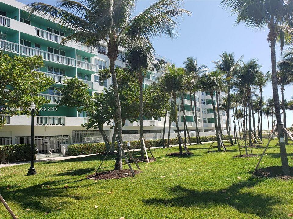For Sale: $795,000 (1 beds, 1 baths, 640 Square Feet)