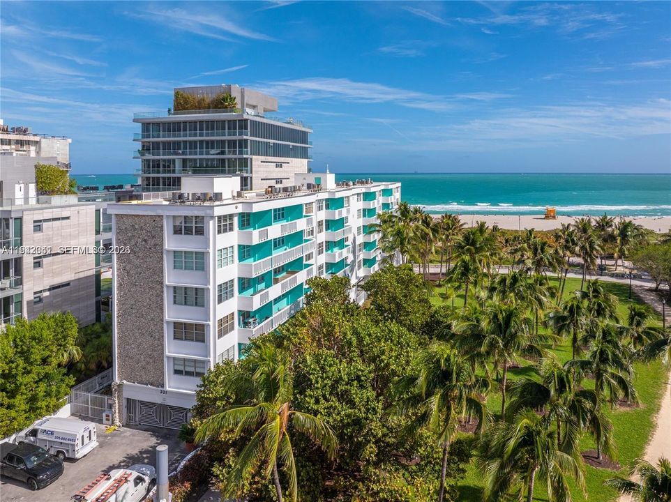 For Sale: $795,000 (1 beds, 1 baths, 640 Square Feet)
