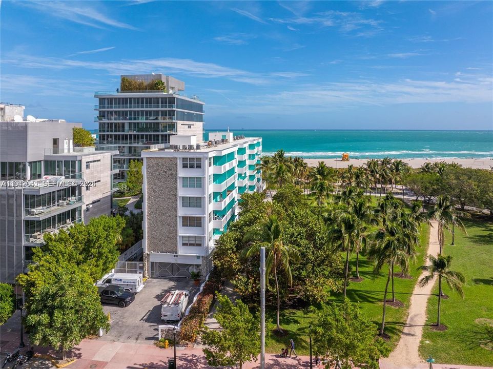For Sale: $795,000 (1 beds, 1 baths, 640 Square Feet)