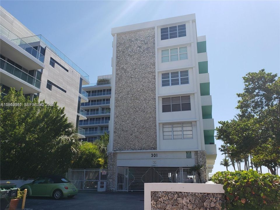 For Sale: $795,000 (1 beds, 1 baths, 640 Square Feet)