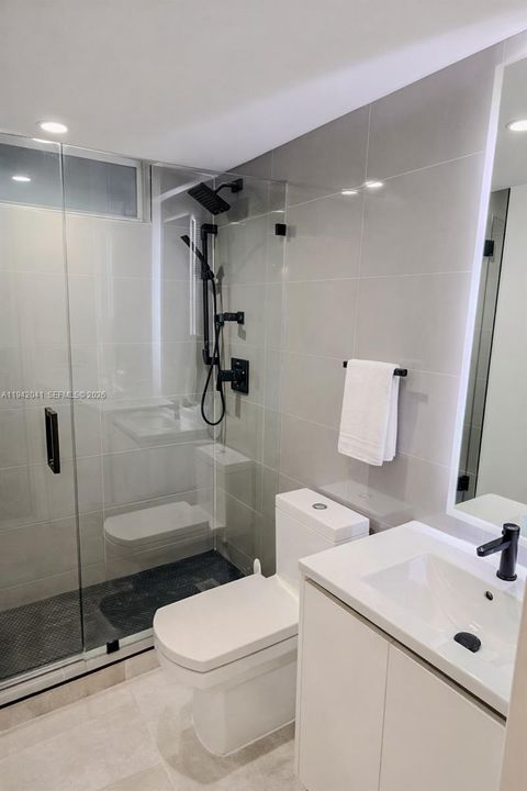 For Sale: $795,000 (1 beds, 1 baths, 640 Square Feet)