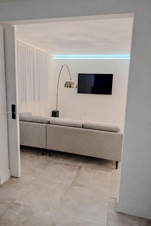For Sale: $795,000 (1 beds, 1 baths, 640 Square Feet)