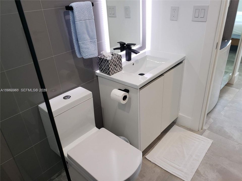 For Sale: $795,000 (1 beds, 1 baths, 640 Square Feet)
