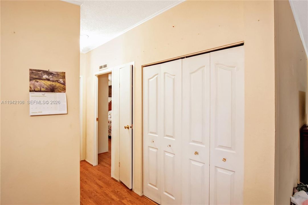 На продажу: $199,000 (2 спален, 2 ванн, 1170 Квадратных фут)