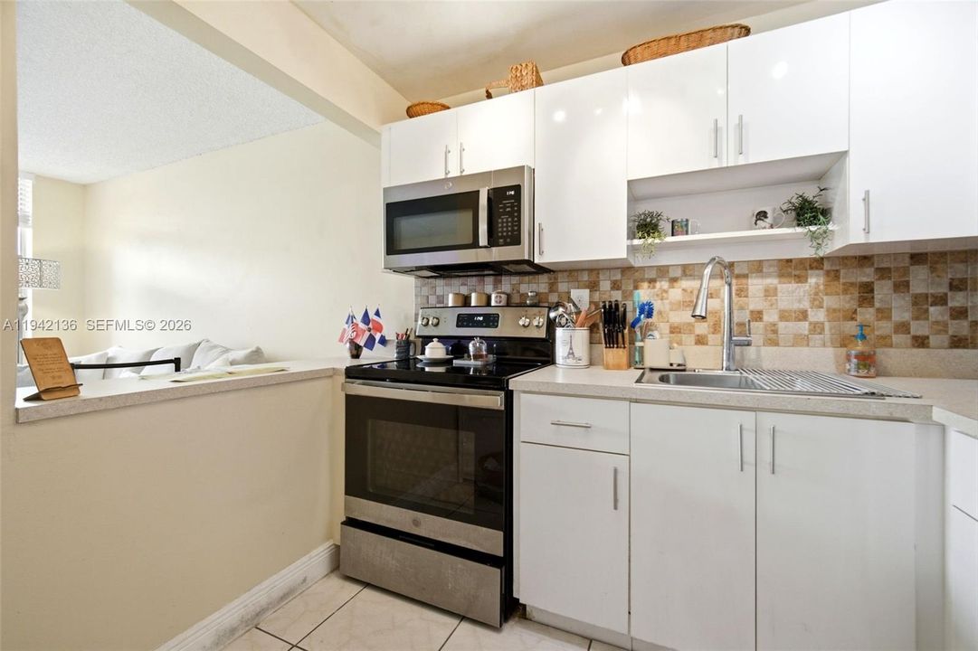 For Sale: $75,000 (1 beds, 1 baths, 590 Square Feet)