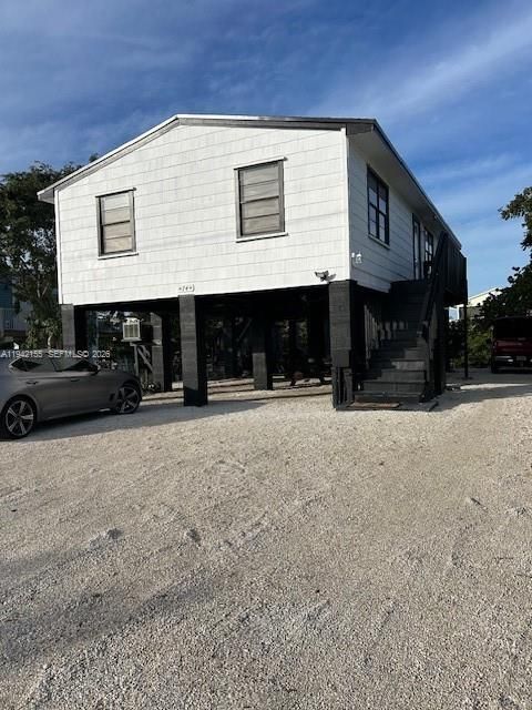 For Sale: $660,000 (3 beds, 3 baths, 1152 Square Feet)