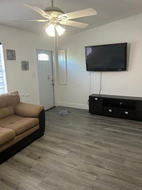 For Sale: $660,000 (3 beds, 3 baths, 1152 Square Feet)