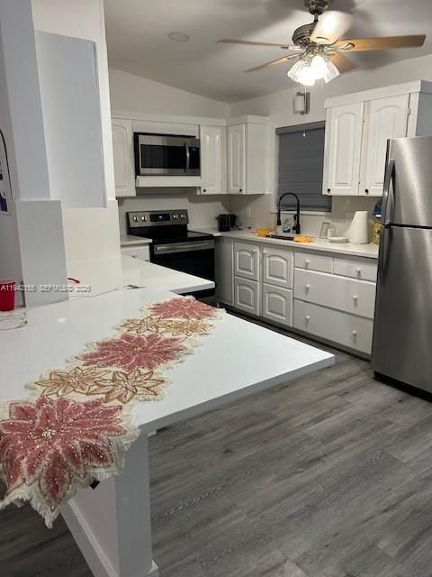 For Sale: $660,000 (3 beds, 3 baths, 1152 Square Feet)