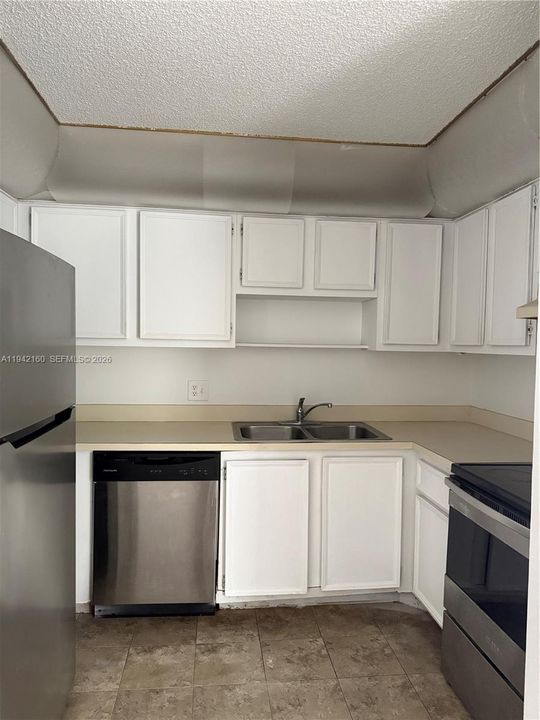 For Sale: $187,000 (2 beds, 1 baths, 752 Square Feet)