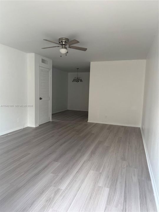 For Sale: $187,000 (2 beds, 1 baths, 752 Square Feet)